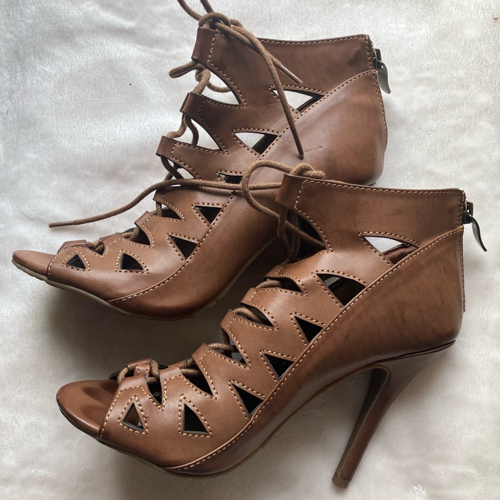 Women’s Chinese Laundry, brown heels, size 6.5